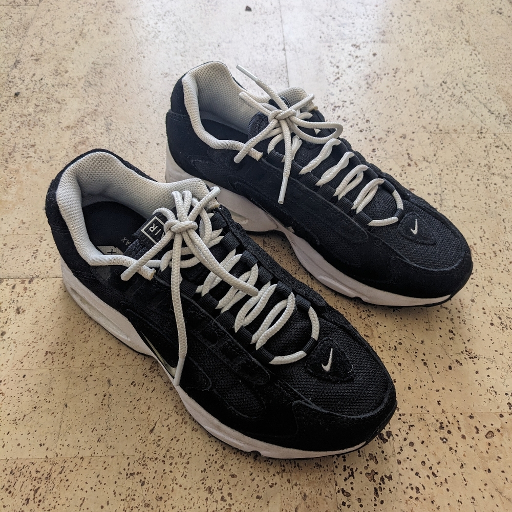 Nike black and white Air Max Triax LE sneakers size 8 womens - Picture 3 of 8